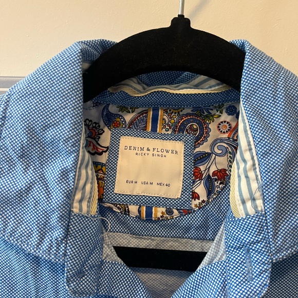 Men's Denim & Flower Blue Button-Up Short Sleeve Size Medium - Picture 4 of 5